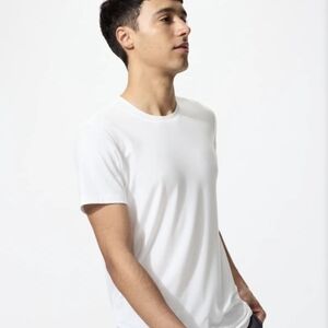 Uniqlo Men's Short Sleeve Crew Neck T-Shirt in White